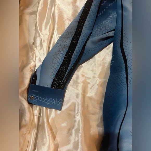 Men’s button down - Picture 2 of 4